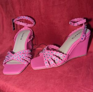 NWT Torrid pink strappy rhinestone wedges - size 6.5W